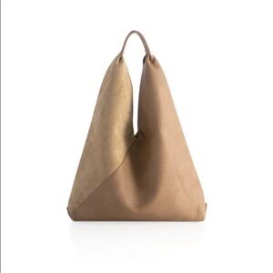 Shiraleah Chicago Arden Tote Bag in Tan